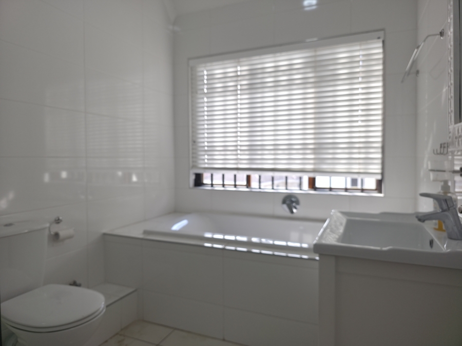 5 Bedroom Property for Sale in Wavecrest Eastern Cape